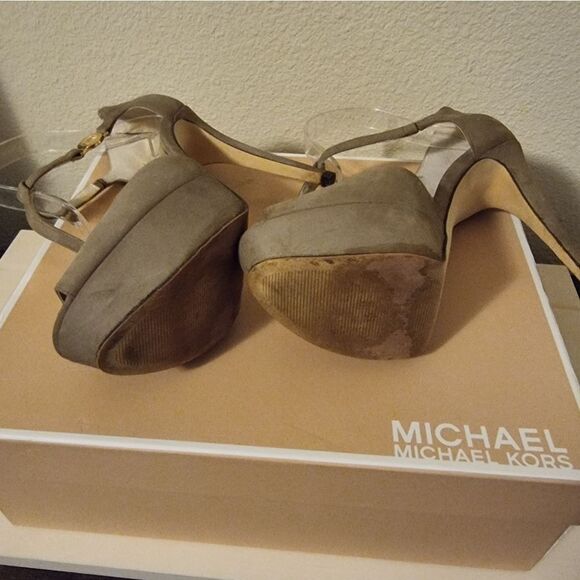 Michael Kors BRAYSON T STRAP Mushroom Suede Peep-Toe Heels Tan - Picture 7 of 12